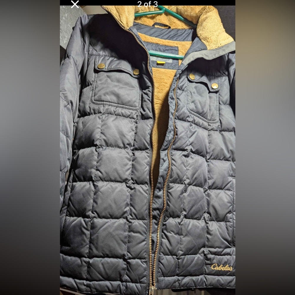 Women’s Medium Cabellas Quilted Fur Lined Jacket - Picture 3 of 3